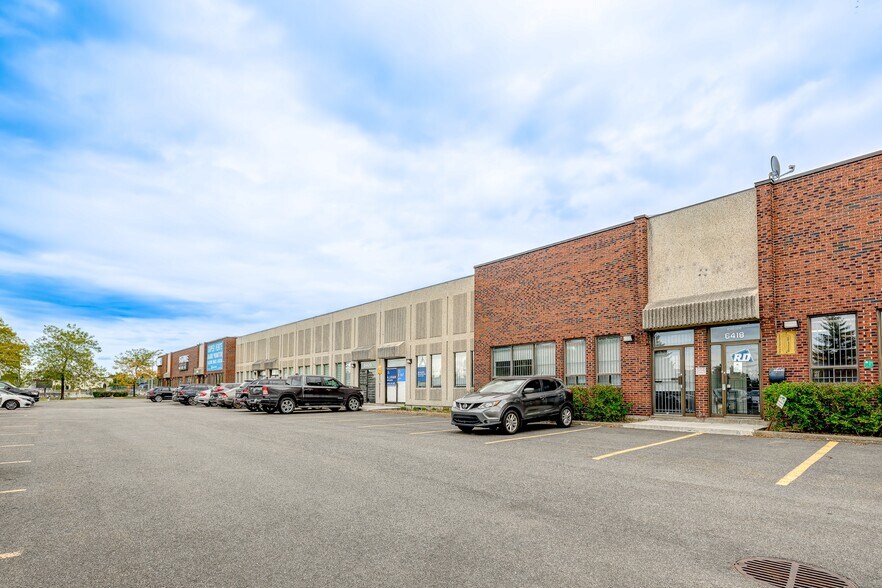 More Photos Of 6434 Rte Transcanadienne, Saint-Laurent Light Distribution For Lease