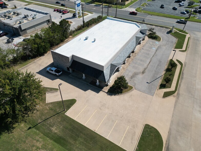 More Photos Of 1202 Brookview Dr, Ardmore Storefront Retail Office For Sale