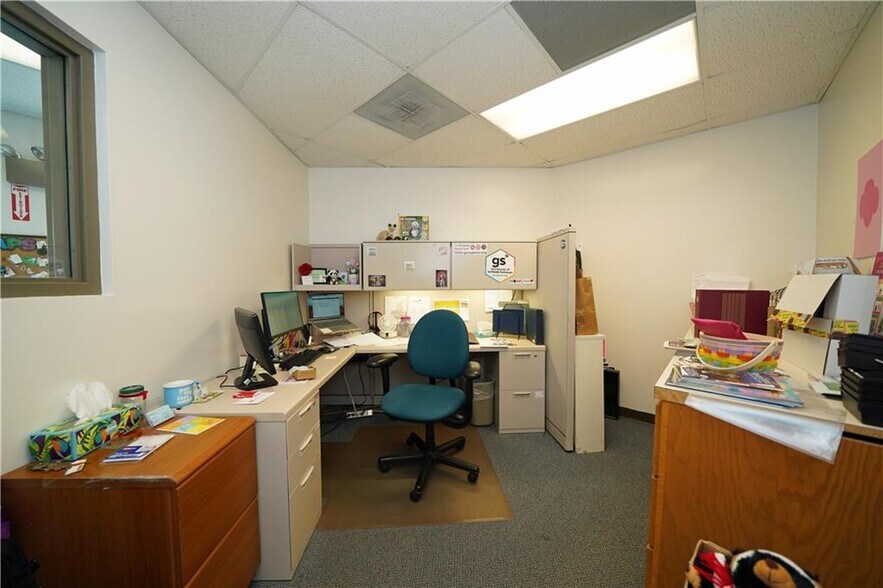 More Photos Of 226 Colonial Dr, Horseheads Office For Sale