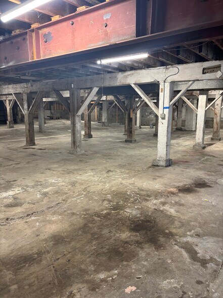 More Photos Of 3410 Woodland Park Ave N, Seattle Warehouse For Lease