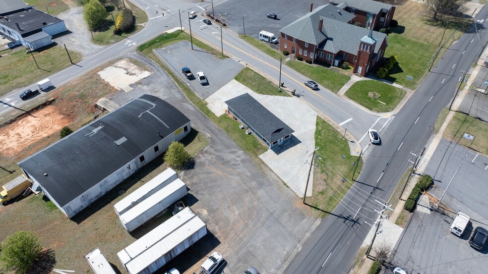 More Photos Of 121 13th St SW, Hickory Office For Sale