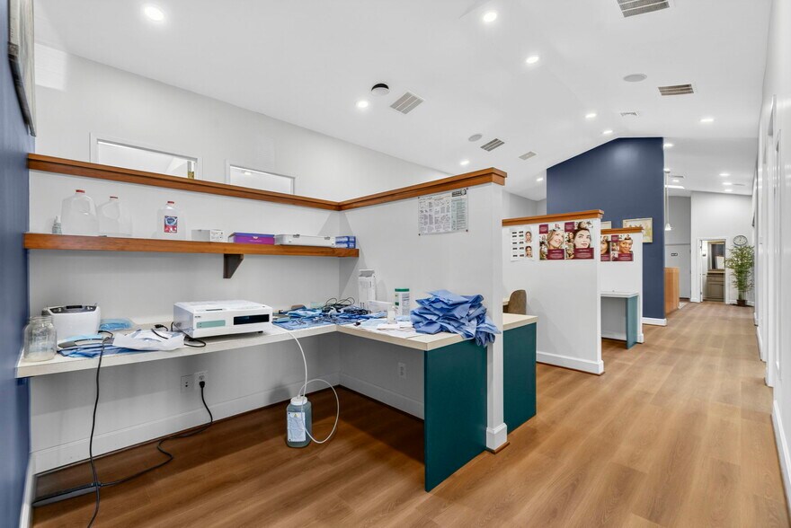 More Photos Of 10130-10134 Colvin Run Rd, Great Falls Medical For Lease