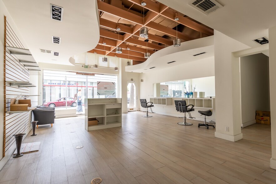 More Photos Of 9435-9439 Santa Monica Blvd, Beverly Hills Storefront Retail Office For Lease