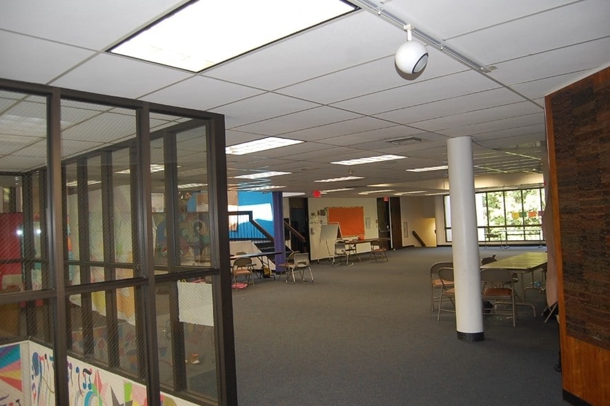 More Photos Of 51 Gabb Rd, Bloomfield Schools For Sale