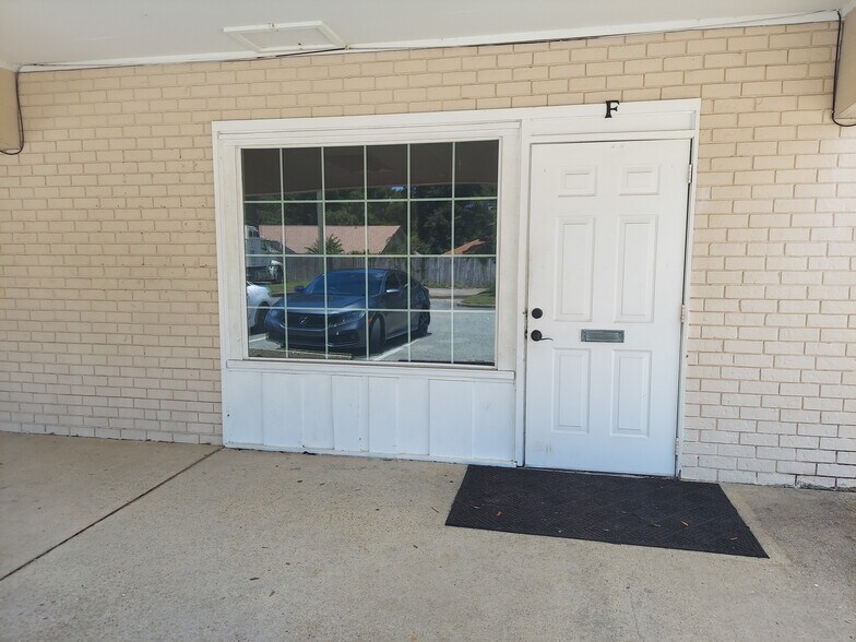 More Photos Of 180 E Burgess Rd, Pensacola Office For Lease