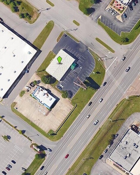 Primary Photo Of 2896 Wilma Rudolph Blvd, Clarksville Convenience Store For Sale