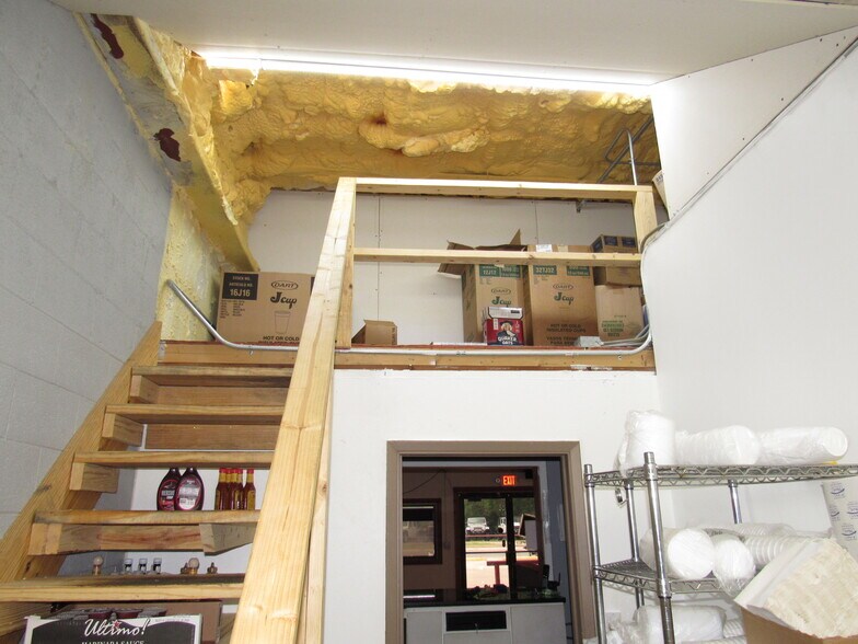 More Photos Of 802 S Main St, Belton General Retail For Sale