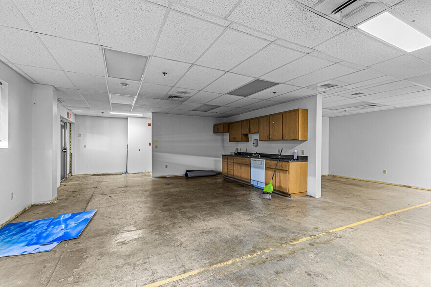 More Photos Of 1990 NW Washington Blvd, Grants Pass Warehouse For Sale