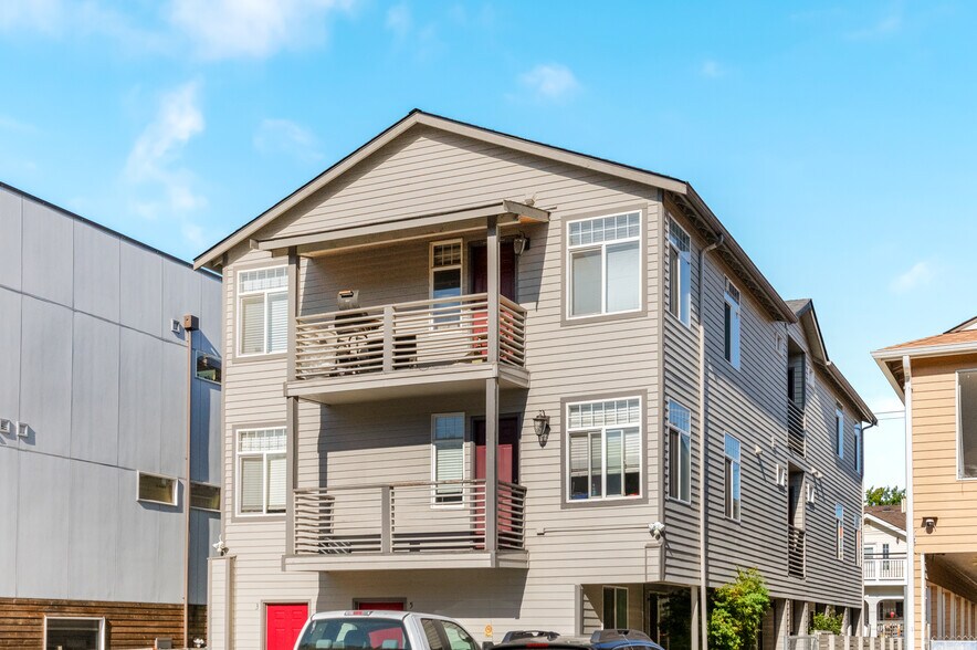 More Photos Of 3315 Claremont Ave S, Seattle Apartments For Sale