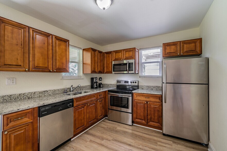 More Photos Of 2706 Stallone Dr, Tampa Office Residential For Lease