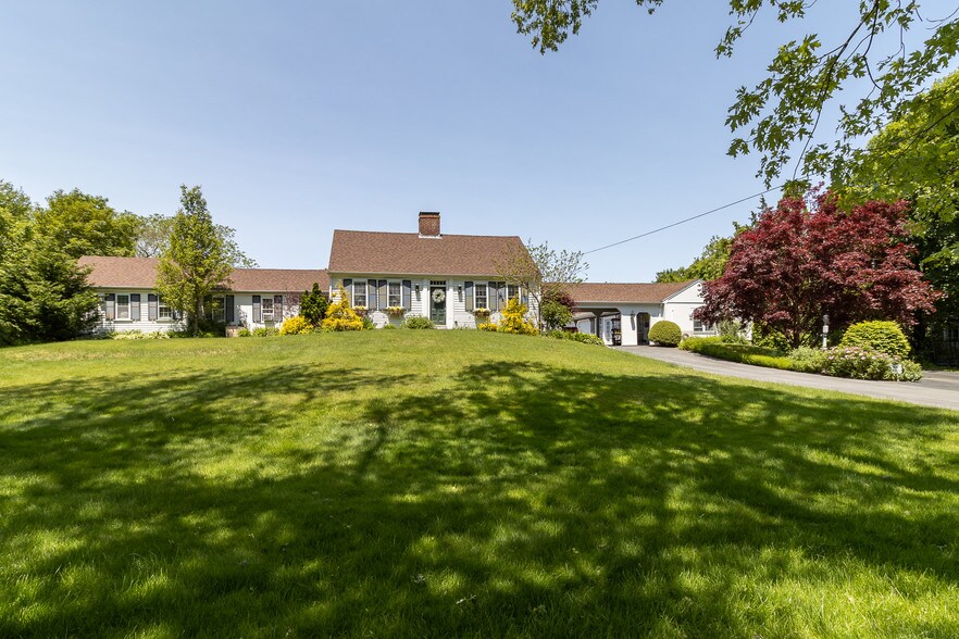 More Photos Of 2504 Main St, West Barnstable Hotel For Sale