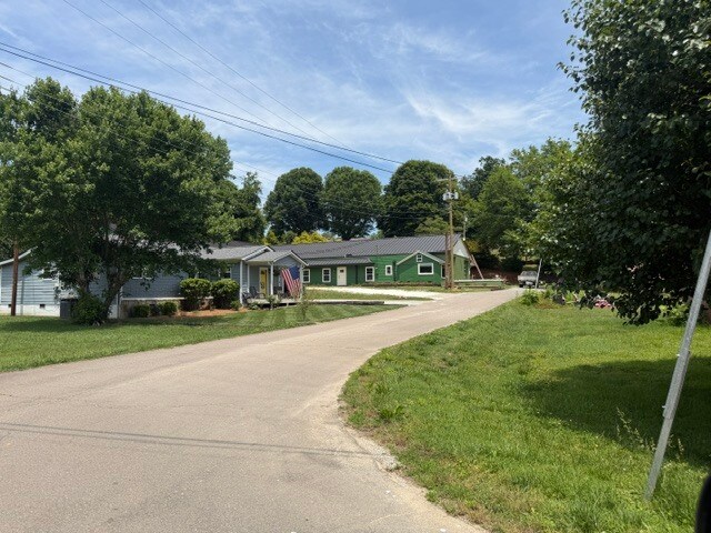 More Photos Of 68 Circle Dr, Marion Light Manufacturing For Sale