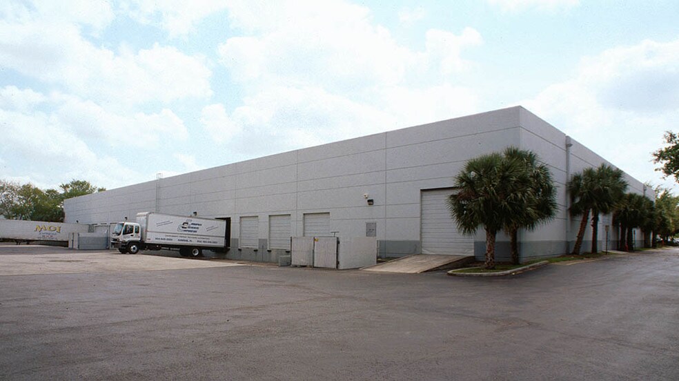 More Photos Of 13801-13807 NW 4th St, Sunrise Warehouse For Lease