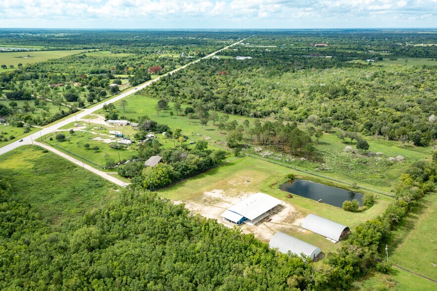 More Photos Of 4512 S Highway 35, Alvin Light Manufacturing For Lease