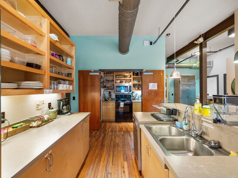 More Photos Of 39 N Lexington Ave, Asheville Storefront Retail Office For Sale