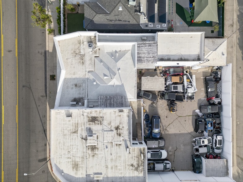 More Photos Of 10520 Magnolia Blvd, North Hollywood Office For Sale