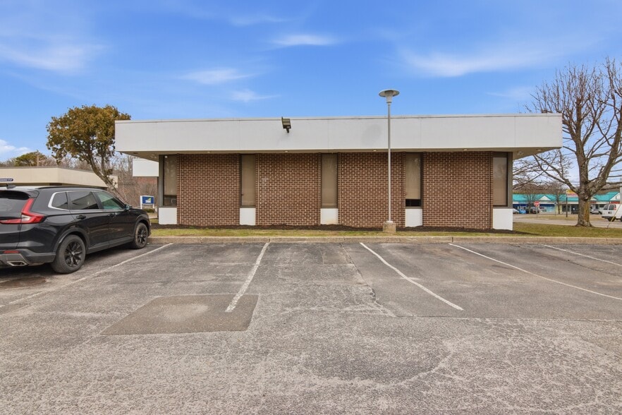 More Photos Of 640 Montauk Hwy, Shirley Medical For Sale