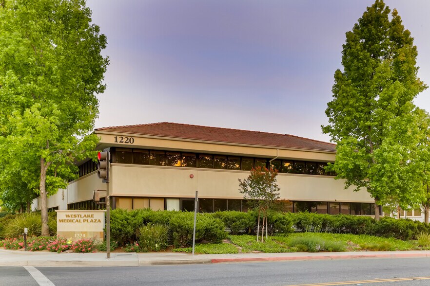 More Photos Of 1220 La Venta Dr, Westlake Village Medical For Lease