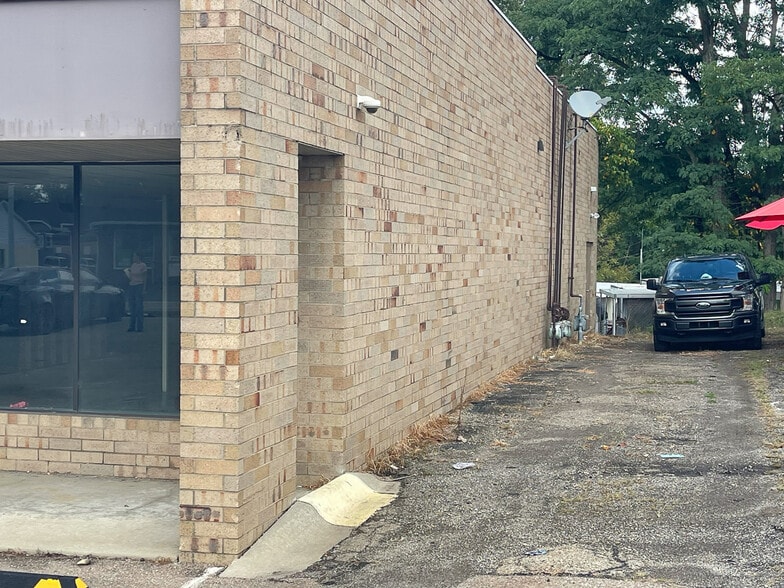 More Photos Of 2700-2728 Cleveland Ave SW, Canton General Retail For Sale