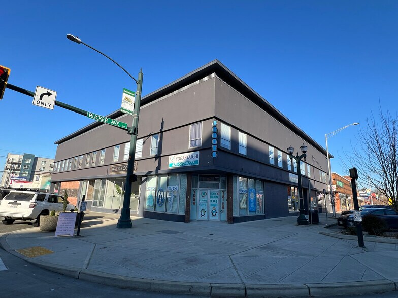 More Photos Of 1313 Hewitt Ave, Everett Storefront Retail Residential For Sale