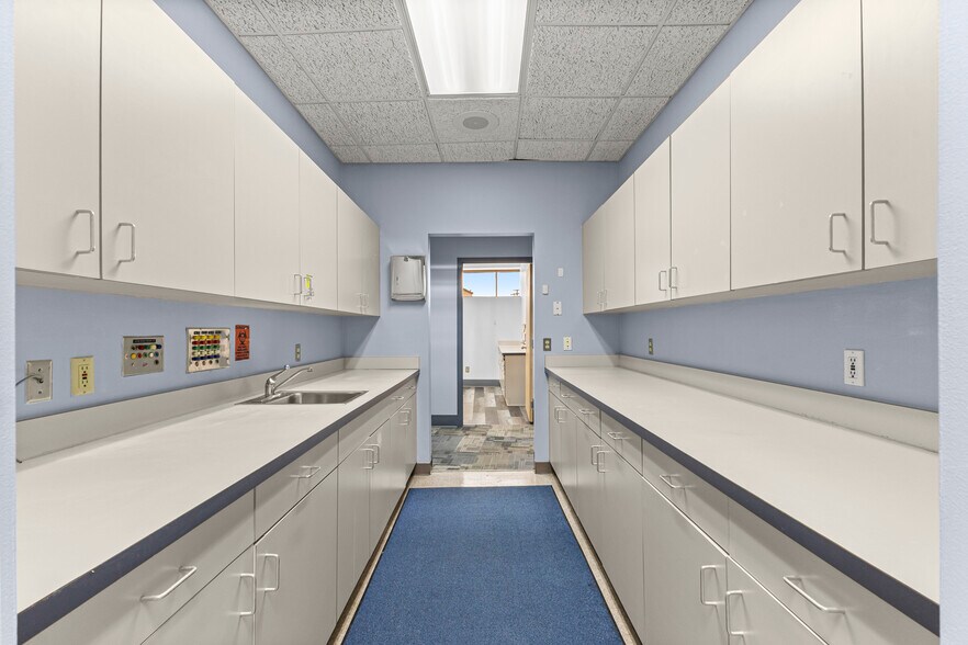 More Photos Of 24825 Michigan Ave, Dearborn Office For Lease