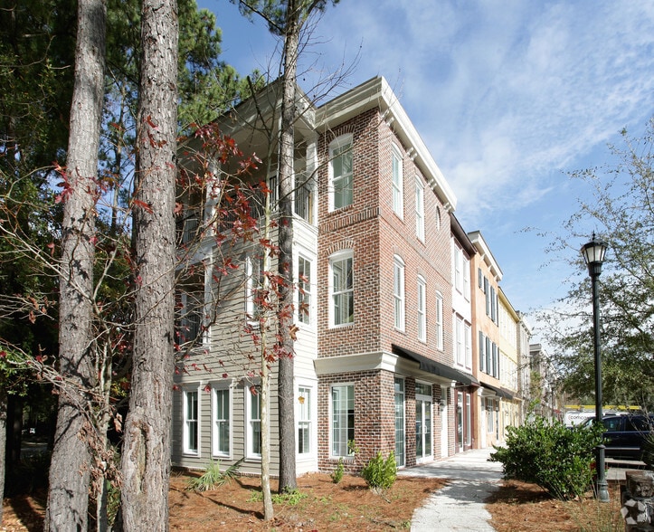 More Photos Of 708 S Shelmore Blvd, Mount Pleasant Storefront Retail Residential For Lease