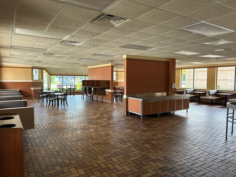 More Photos Of 600 28th St SE, Grand Rapids Fast Food For Lease