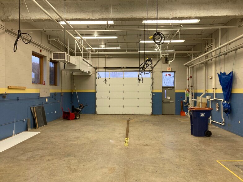 More Photos Of 802 E Central Entrance, Duluth Schools For Lease