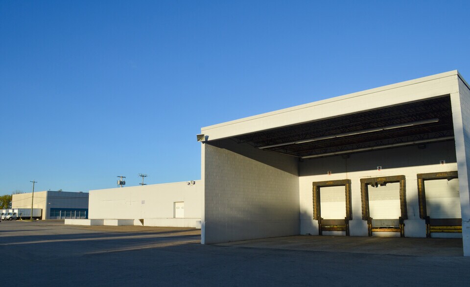 More Photos Of 4910 Camp Rd, Hamburg Warehouse For Lease