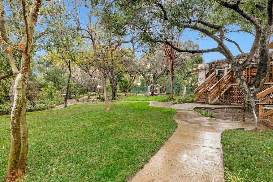 More Photos Of 12117 Sierra Hwy, Santa Clarita Hotel For Sale