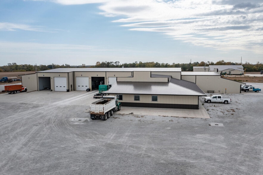 More Photos Of 25137 Outer Road 27, Wayland Auto Repair For Lease