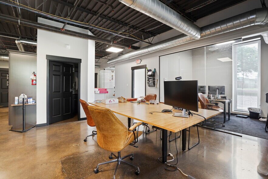 More Photos Of 1840 Progress Ave, Columbus Manufacturing For Sale