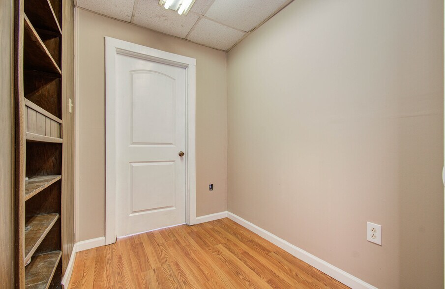More Photos Of 5747 Northdale St, Houston Industrial For Lease