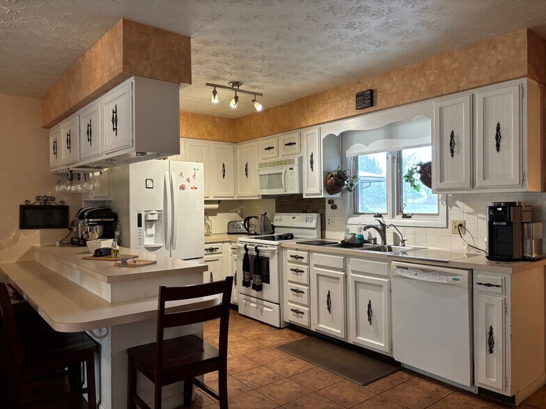 More Photos Of 4608 Medina Rd, Copley Office Residential For Sale