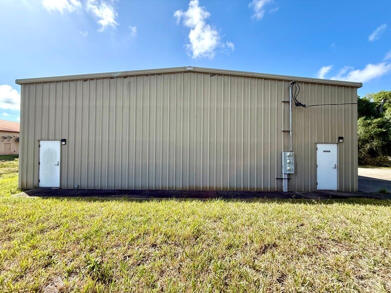More Photos Of 6940 Heritage Dr, Port Saint Lucie Warehouse For Sale