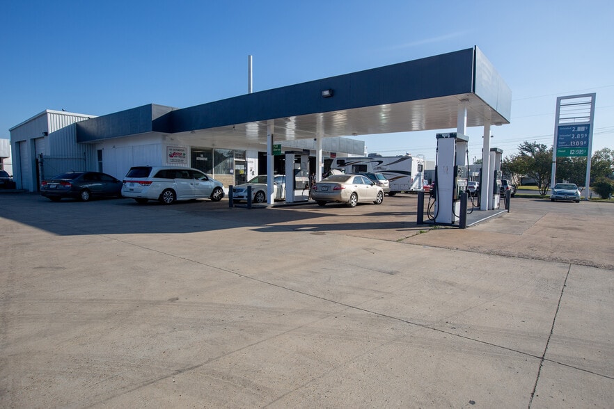More Photos Of 6705 Meadowbrook Dr, Fort Worth Service Station For Sale