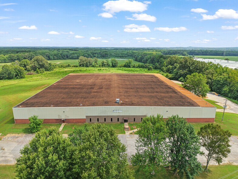 More Photos Of 479 Swanson Dr, Dresden Manufacturing For Lease