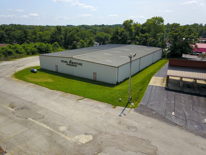 More Photos Of 2379 S Walnut St, Bloomington Warehouse For Lease