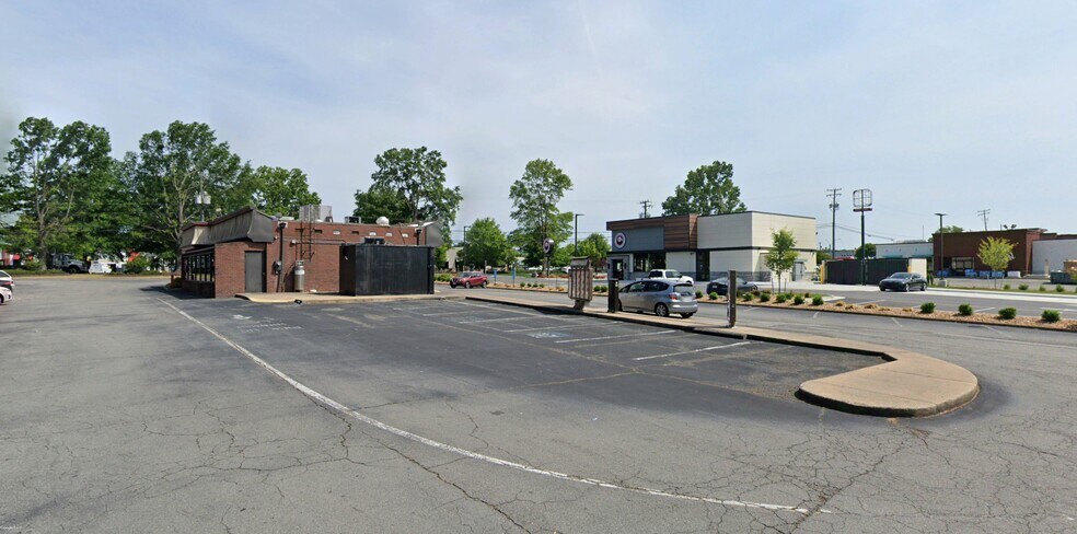 More Photos Of 807 England St, Ashland Fast Food For Lease