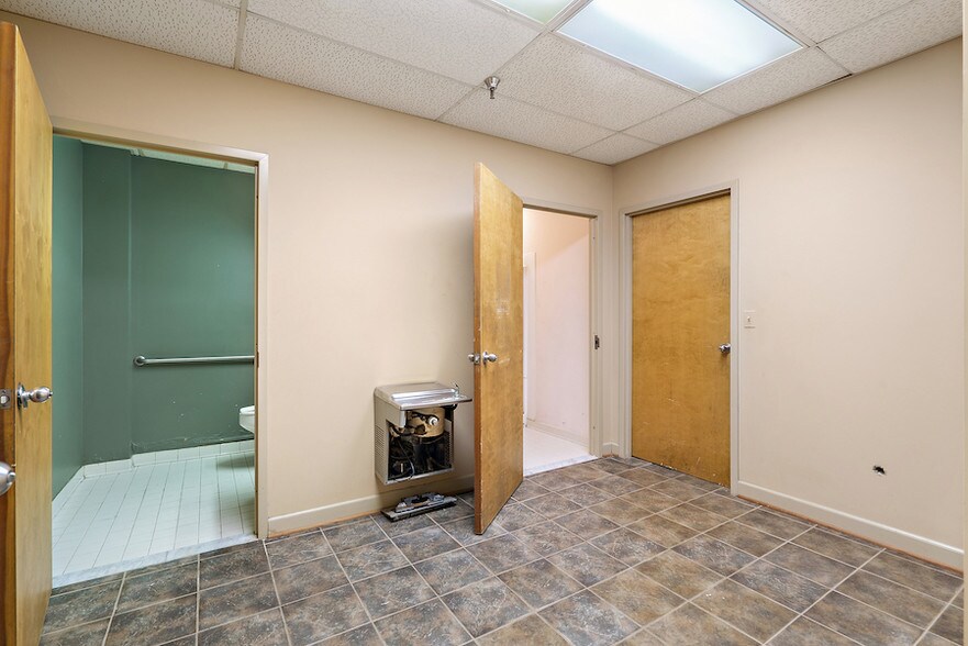 More Photos Of 14325 Willard Rd, Chantilly Office For Lease