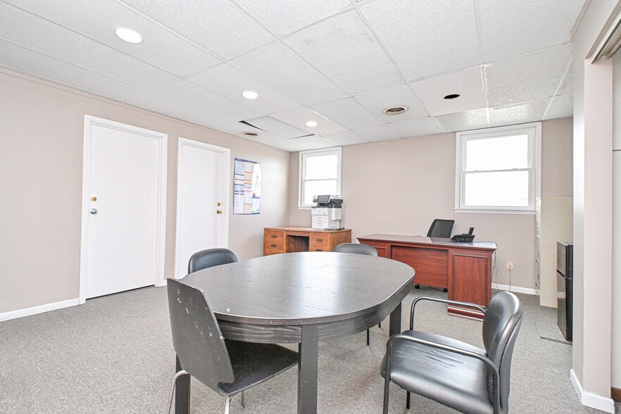 More Photos Of 8240 Clara Ave, Cincinnati Office For Sale