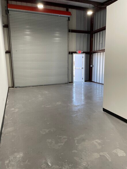 More Photos Of 8908 Dowdell Rd, Tomball Unknown For Lease