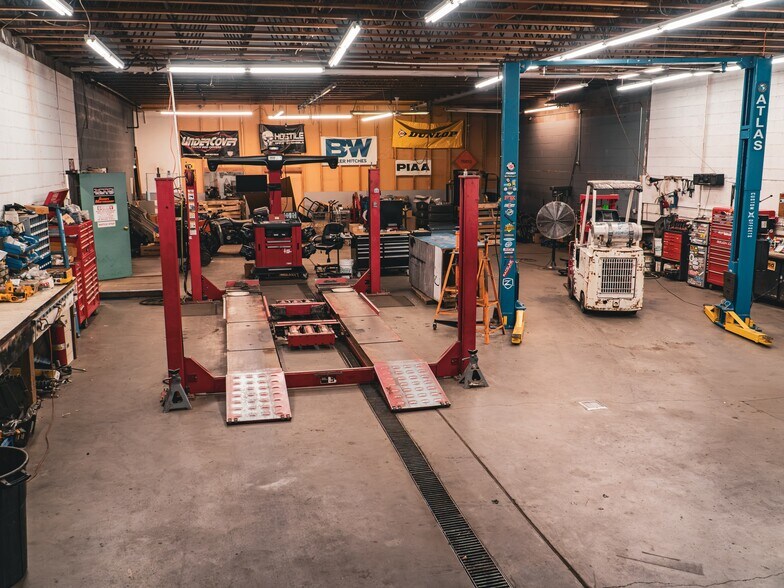 More Photos Of 1203 12th St, Hood River Showroom For Sale