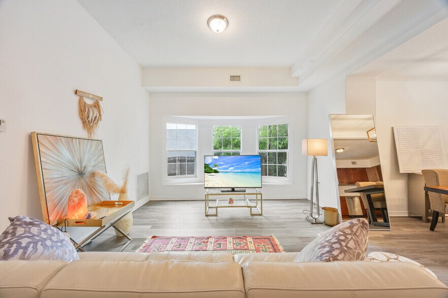 More Photos Of 105 W Columbus Dr, Tampa Office Residential For Sale