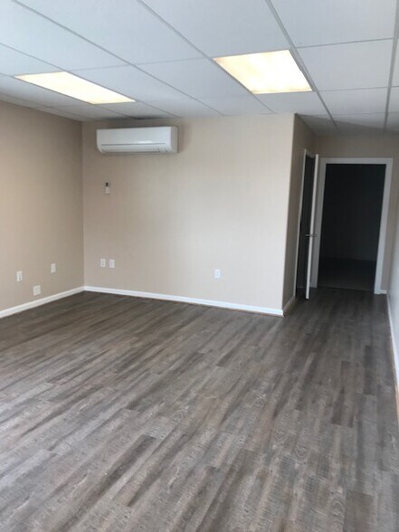 More Photos Of 320 Denny Ct, Montrose Self Storage For Sale