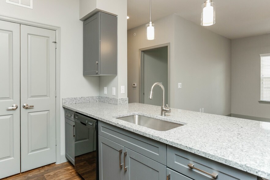 More Photos Of 14340 Wallisville Rd, Houston Apartments For Sale