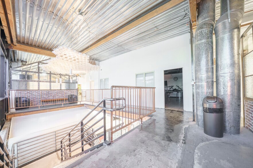 More Photos Of 1517 S Western Ave, Los Angeles Freestanding For Sale