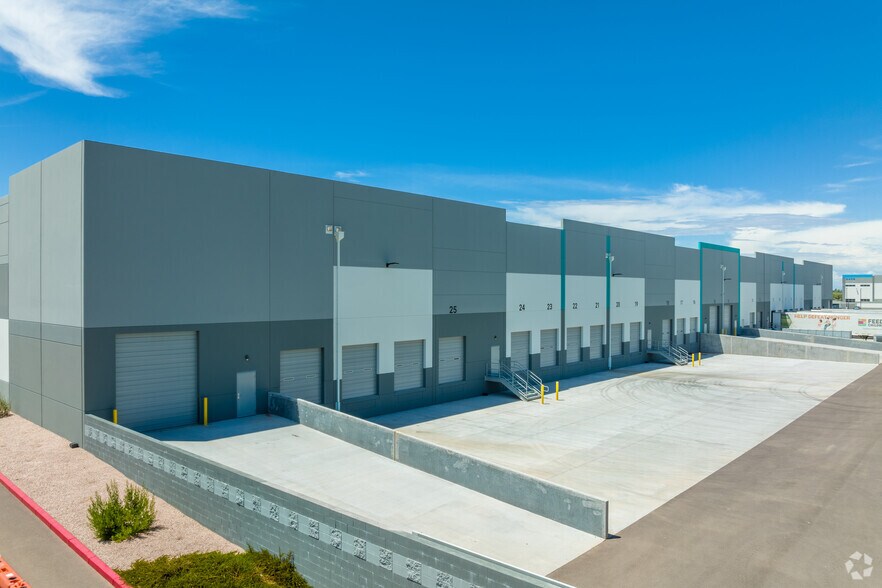 More Photos Of 3475 S McQueen Rd, Chandler Warehouse For Lease