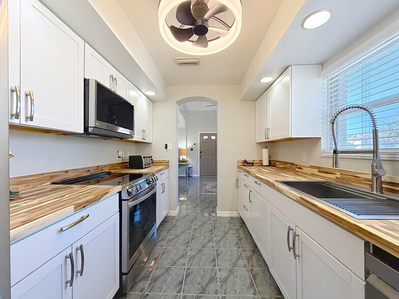 More Photos Of 421 NW 14th Pl, Crystal River Multifamily For Sale