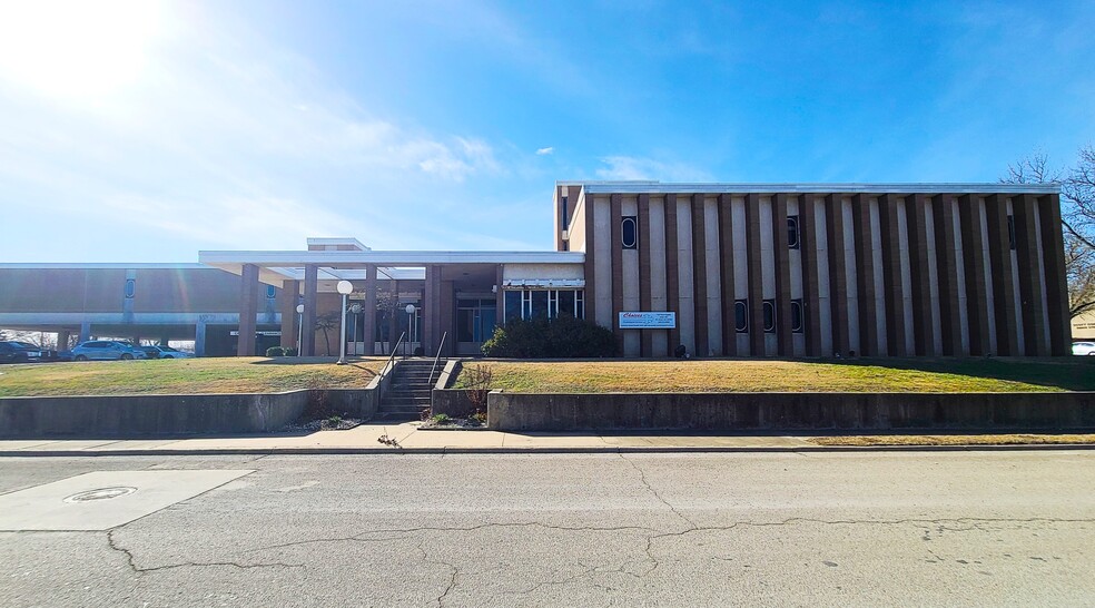 Primary Photo Of 710 W 8th St, Fort Scott Office For Sale